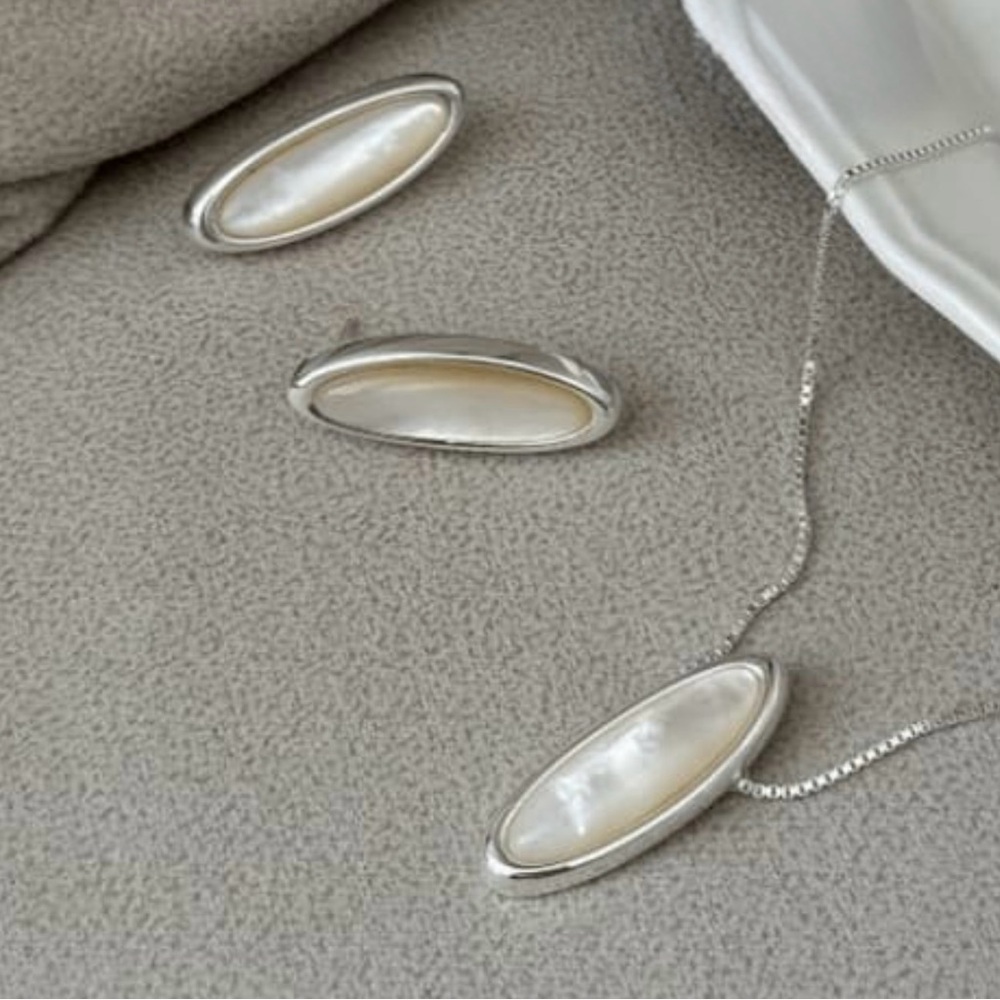 925 Sterling Silver Mother of Pearl Earring and Pendant Set